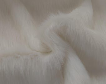 Luxe witte stof van imitatiebont: lang haar, zacht pluche materiaal