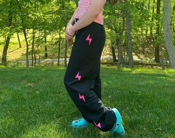 Pantalones deportivos con rayo, Rayo rosa intenso, Pantalones deportivos modernos, Pantalones deportivos preppy, Pantalones deportivos extragrandes, Pantalones deportivos cómodos