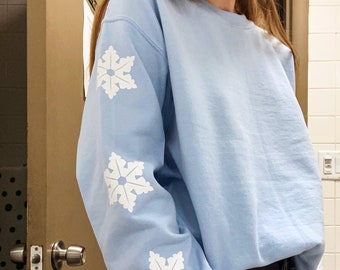 Trendy Snowflake Crewneck, Glitter Snowflake Sweatshirt, Aesthetic Holiday Sweatshirt, Trendy Christmas, Preppy Christmas Sweatshirt, Winter