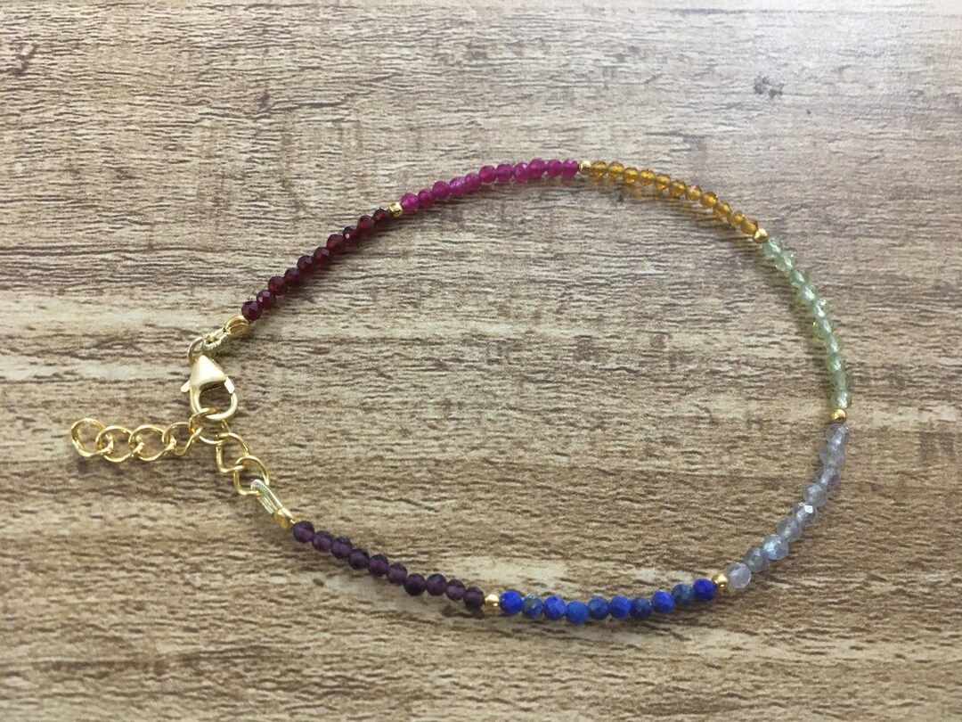 2mm natürliche Edelstein sieben Chakren Armband, Mikro facettierte ...