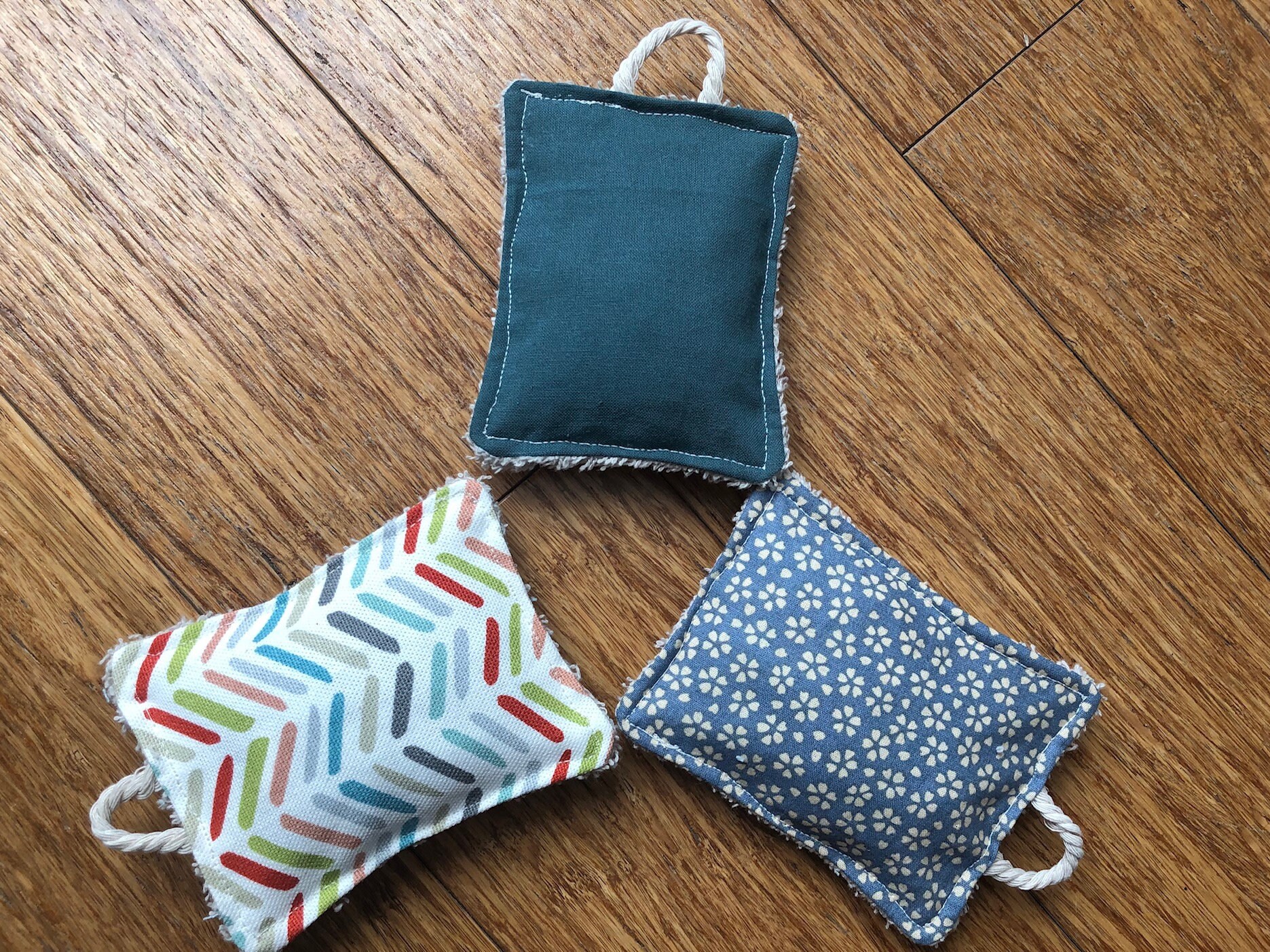 Eponge Lavable en Chutes de Tissus