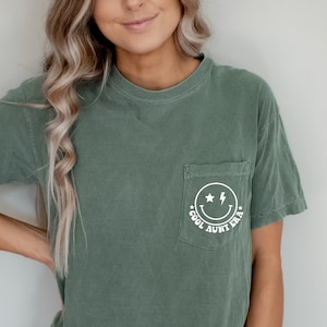 Coole Tante Era Shirt, Tante Shirt, trendige Komfortfarben Taschenshirt, Geschenk für Tante, Babymitteilung, Schwangerschaft offenbaren, Retro coole Tante