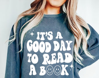 Comfort Colors Sweatshirt, Book Lover Sweatshirt, Gift for Book Lovers, Vintage Sweatshirt, Oversized Boho Sweatshirt for Women