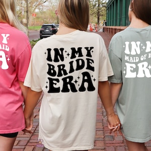 In meiner Brautzeitära Shirt, Brautjungfer Shirt, trendige Komfort Farben Tasche Shirt, Trauzeugin Geschenk, Brautjungfer Geschenke, Bachelorette Shirts