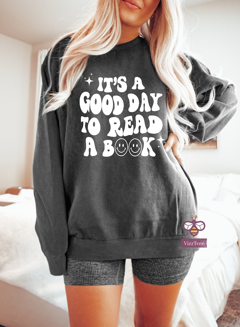 Comfort Colors Sweatshirt, Book Lover Sweatshirt, Gift for Book Lovers, Vintage Sweatshirt, Oversized Boho Sweatshirt for Women image 3