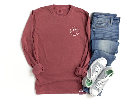 Heart Eyes Smiley Face Shirt, Retro Long Sleeve Comfort Colors Shirt,  Valentines Shirt, Preppy Shirt, Aesthetic Shirt, Boho Hippie T-Shirt