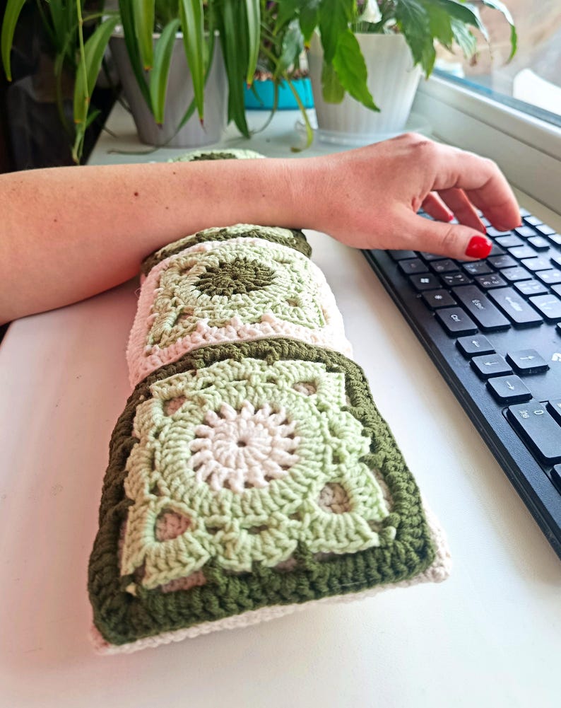 Crocheted Granny Square Keyboard Wrist Rest, Cozy Laptop Desk Cushion ...