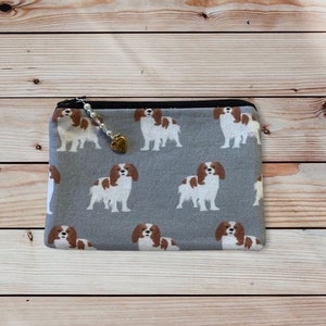 Joli porte-monnaie Cavalier King Charles Spaniel, pochette, sac à fermeture éclair, porte-monnaie, oreillettes, porte-cartes, jolies tirettes de perles, cadeau