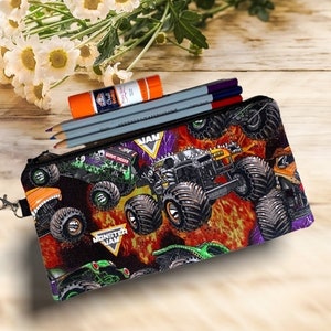 Trousse à crayons, gros camions, sac à fermeture éclair, pochette, cadeau pour garçons enfants adultes, peut contenir des fournitures scolaires et artistiques, jouets, cartes, articles de mercerie, articles de toilette
