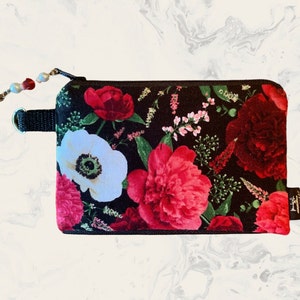 Belle pièce florale avec fermeture à glissière, porte-monnaie, porte-cartes, coton matelassé, jolie tirette de perles, languette ajoutée