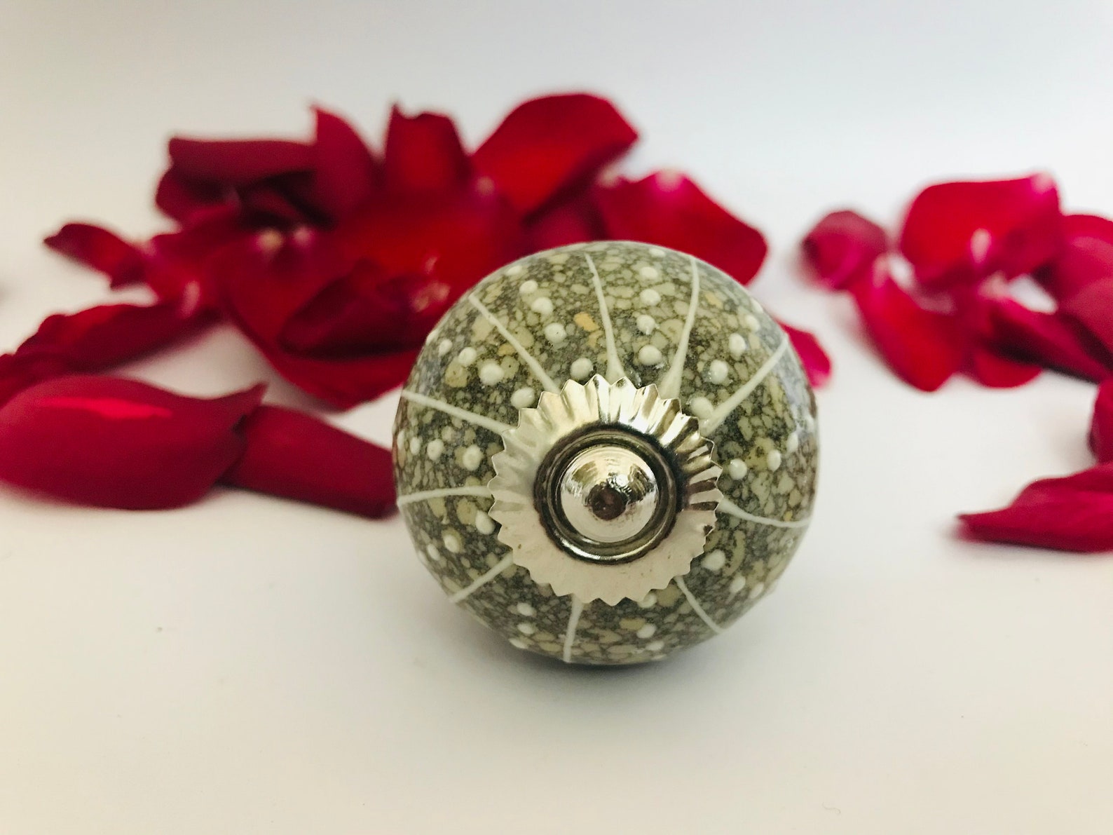 Beige und weiß geprägte Handgemachte Designer Keramik | Etsy