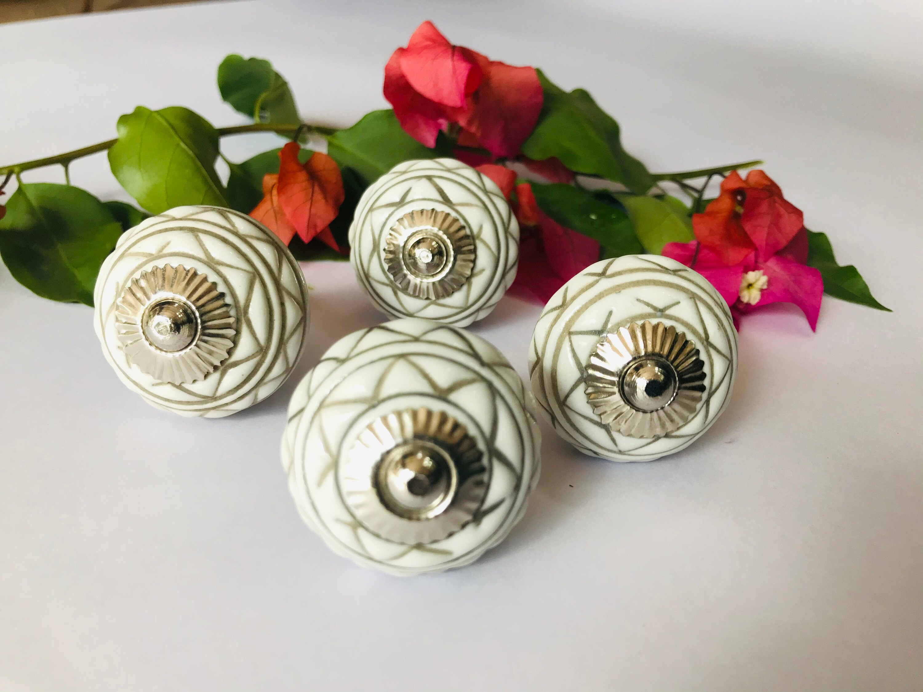 Weiß geprägte Handgemachte Designer Keramik Knäufe/Handbemalte | Etsy