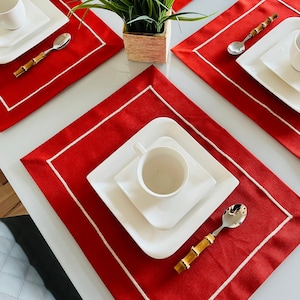 Embroidered Cotton Placemats (Set of 4): Eco-Friendly Table Linen