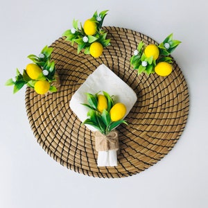 Mini anelli per tovaglioli siciliani al limone, set da 4 o 6 / Decorazione da tavola estiva tropicale / Apparecchiatura da tavola per esterni / Feste in giardino