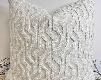 Lyxig elfenbensmönstrad bouclé-sträckkudde - Handgjord texturerad kudde för soffa - Elfenbensvit Cavalli-design - Stil 106