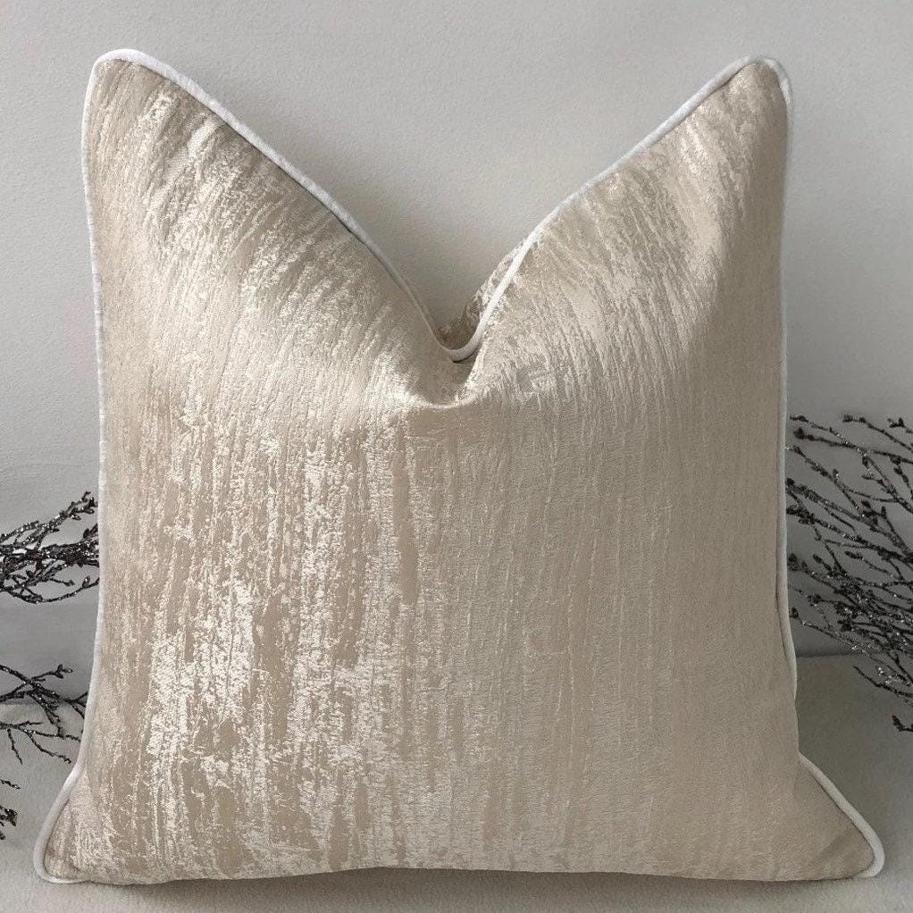 Coussin Intérieur HERMÈS – H Infiniti Logo – Sergé Coton/Acrylique Beige – Occasion