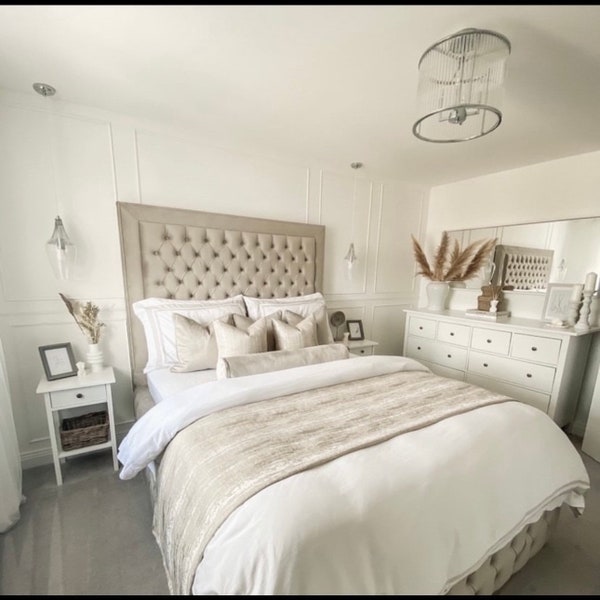 Um luxuoso jogo de cama personalizado e uma colcha sob medida para sua cama. Textura macia e personalizada para sua cama - Almofada The Couture