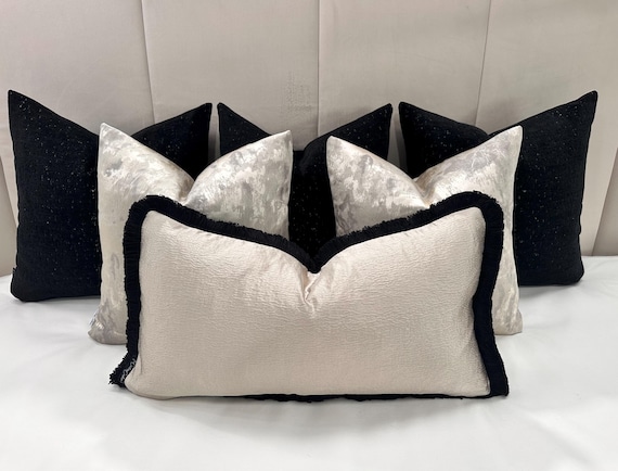 Ein luxuriöses Set aus 6 schwarzen Kissen für Bett oder Sofa, Kissenset, schwarze Kissenbezüge für Bett, Sofa & Stühle handgefertigt von der Couture Kissen
