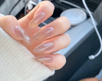 Elegant glanzend roze lichtbruin glinstering mokka amandel lange luxe pers op de nagels
