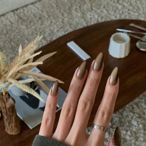 Uñas postizas de lujo color moca, chocolate oscuro, marrón terciopelo, ojo de gato, brillantes, largas, almendradas - p097