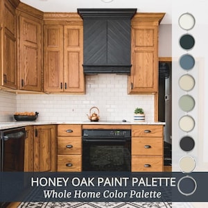 Paleta de colores de pintura para cocina de roble Benjamin Moore Green Farm Esquema de color para toda la casa en roble miel Suelo de roble rojo Tablero de inspiración de roble dorado