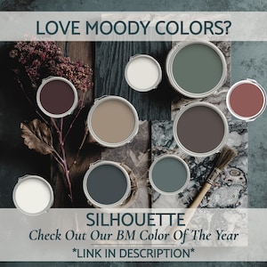 Peut inclure: Une collection de neuf pots de peinture circulaires dans des tons sombres incluant rouge profond, vert sauge, beige, gris fonc&eacute; et blanc. Le texte indique LOVE MOODY COLORS? SILHOUETTE Check Out Our BM Color Of The Year *LINK IN DESCRIPTION*