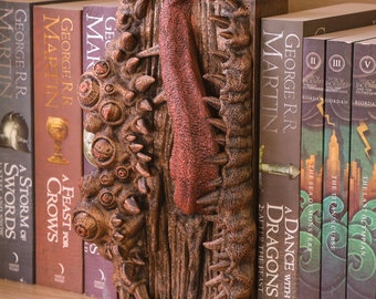 Mimic Book Nook, Unique Sculptural Bookshelf Decoration, Tabletop Fantasy Props For Book Lovers, Halloween And Dungeons & Dragons Lovers
