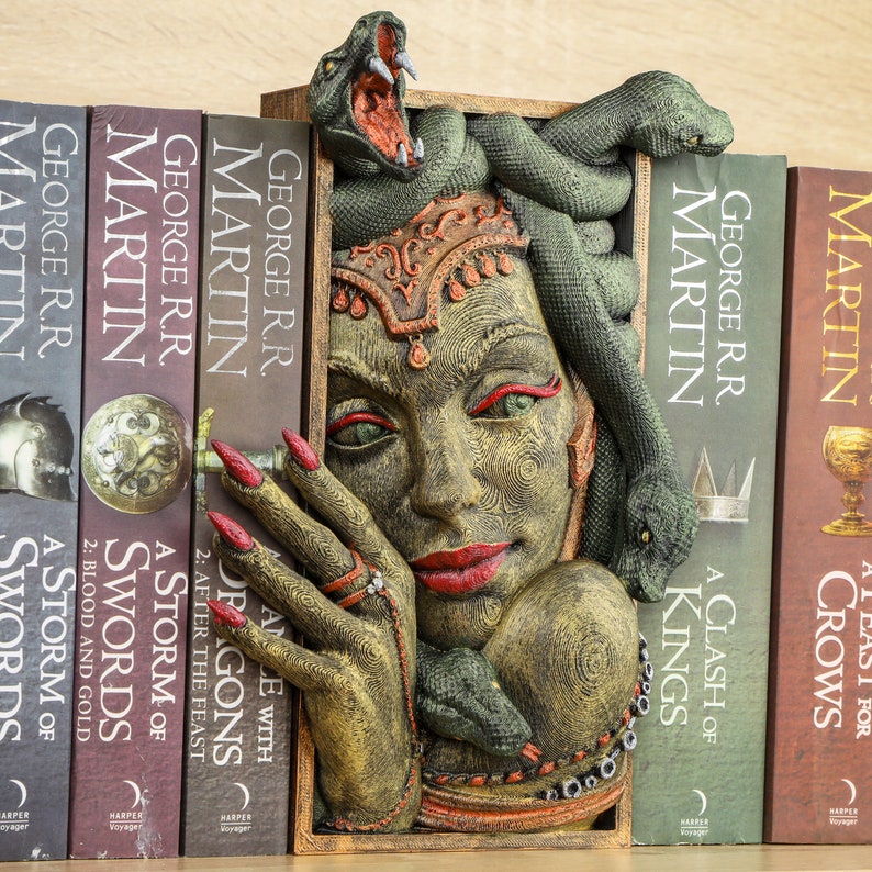 Medusa Book Nook, Tabletop Fantasy Role-Playing Props, Unique Sculptural Bookshelf Decorations For Book Lovers, Halloween And Horror Fans image 3
