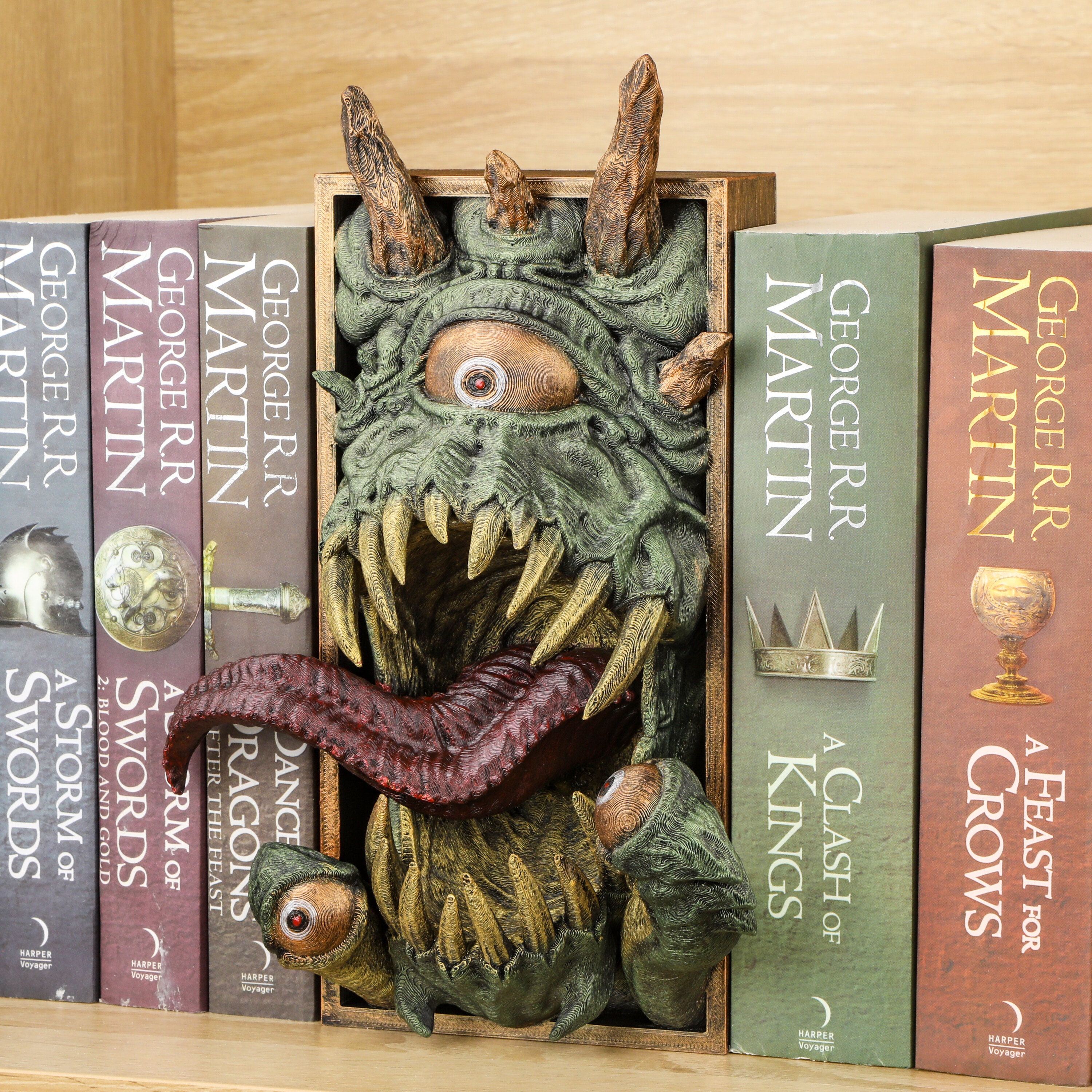 Watcher Book Nook, rekwizyty do gier fabularnych fantasy na stole, unikatowe rzeźbione regały na książki, dekoracje domu dla miłośników książek i fanów horrorów