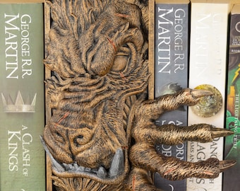 Handcrafted Werewolf Book Nook, Tabletop Fantasy Role-Playing Props and Gifts, Unique Sculptural Bookshelf Decorations For Book Lovers