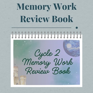 Può includere: Un "Memory Work Review Book" rilegato a spirale con il testo "Memory Work Review Book" in alto. La copertina del libro presenta il testo "Cycle 2 Memory Work Review Book" su uno sfondo ad acquerello con un castello e un'illustrazione di notte stellata.