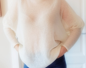 Pull Mohair | Pull blanc nuptial | Pull blanc | Tricot Mohair Sweater | Haussements d’épaules | Pull chic de demoiselle d'| Cavalier blanc