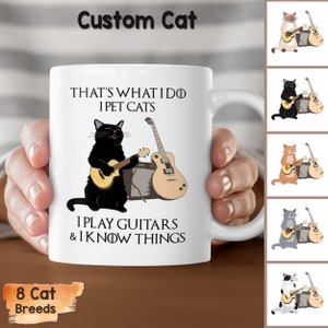 Taza personalizada con diseño de gato tocando la guitarra, eso es lo que hago tazas para gatos, acaricio gatos, toco guitarras, taza de café con refranes divertidos de gatos, regalo para amantes de la música