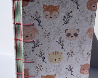 Bonita tela con estampado de animales, cuaderno copto hecho a mano.