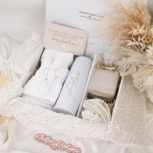 Caja de regalo para novias con el pelo recogido y bebidas, caja de regalo para despedida de soltera blanca, bata de satén, regalo de boda bohemio, caja de joyería, vaso de agradecimiento, regalos para la futura señora