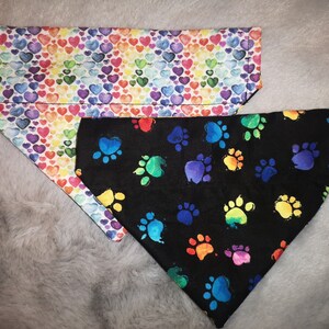 Reversible multicoloured heart/paw print dog bandana