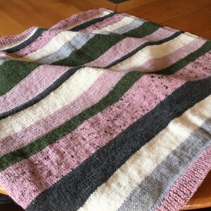 Home Knitted Anywhere Teppich, für das Baby oder das Babybett oder ihre Schultern, wenn sie kuscheln müssen.