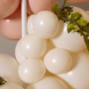 Olivia THICK Ballongirlandenset in warmen Ivory-Beige-Schattierungen für die Brautparty Babyparty Junggesellinnenparty