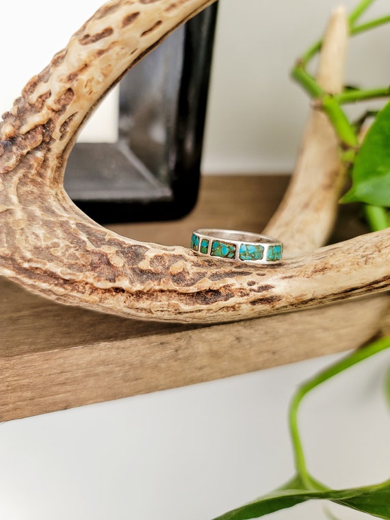 Vintage Crushed Turquoise Resin Silver Ring - image 1