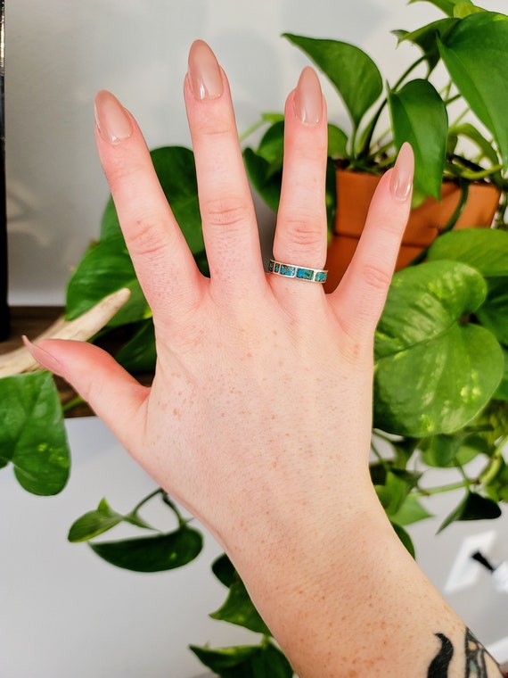 Vintage Crushed Turquoise Resin Silver Ring - image 2