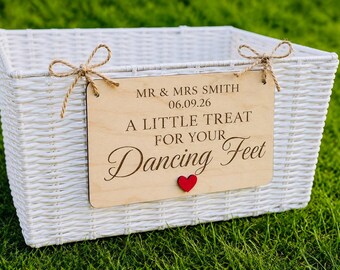 Personalised Wedding Flip Flop Basket Sign, Dancing Feet Wooden Plaque, Wedding Reception Comfort Basket Sign, Custom Names & Date