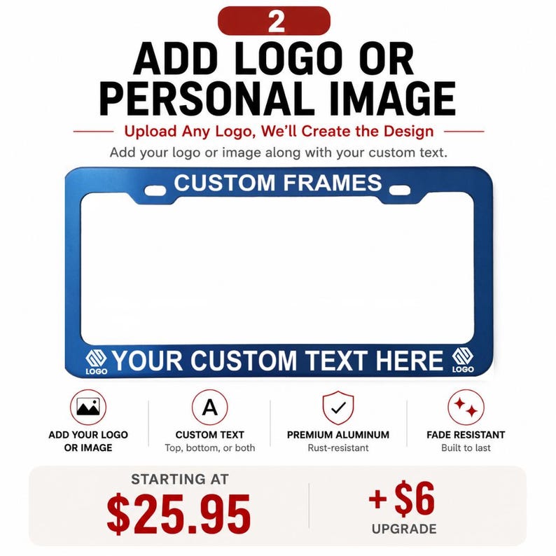 以下が含まれることがあります： 上部に「CUSTOM FRAMES」、下部に「YOUR CUSTOM TEXT HERE」と書かれた青い長方形のナンバープレートフレーム。フレームの下部両端には小さなロゴアイコンがあり、カスタムロゴや画像を追加できることを示すテキストが記載されています。