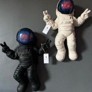 Spaceman Wall Statue, Gift, Contemporary Art, Modern statues, Pop art sculpture, Tabletop decoration