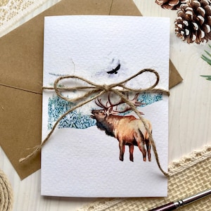 Winterliche Grußkarte Kunstkarte röhrender Hirsch Winterlandschaft bewaldete Berglandschaft Klappkarte handgemalt Print Kunst verschenken