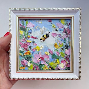 Peinture d'abeilles, oeuvre d'art originale de fleurs d'abeilles, Mini abeille, art mural coloré, empâtement à l'huile de bourdon, petite peinture d'art floral rose 3D With frame