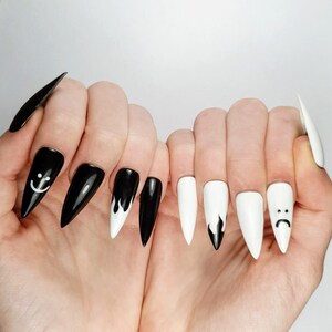 Featured image of post Smiley Face Nails Black And White : Check out my nail art tutorial for happy face nails!