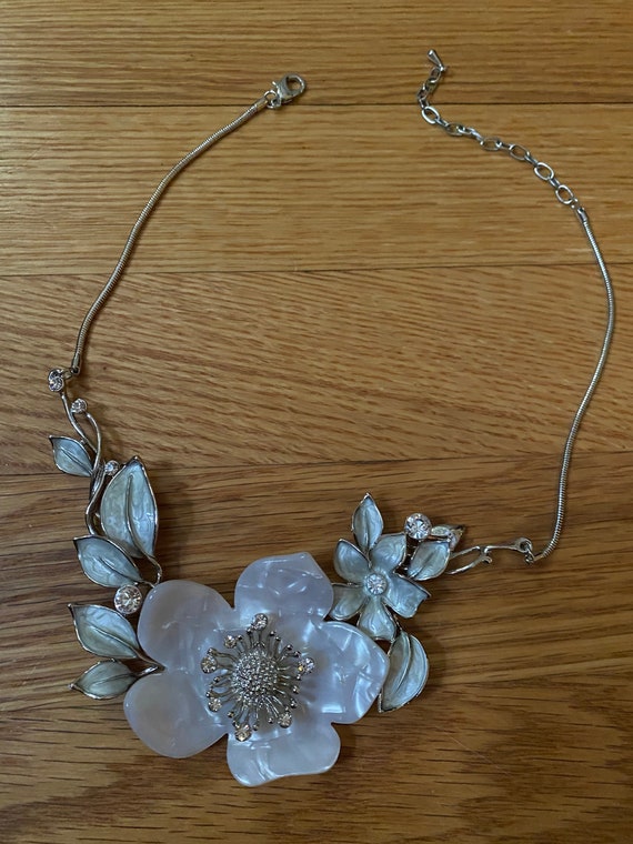 Beautiful White Victorian Flower Rhinestone Neckla