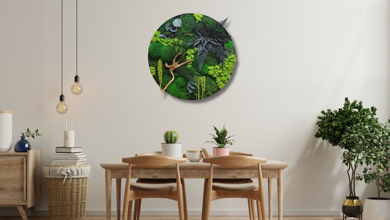 Add elegance to your walls with round green art. Perfect accessories for homes, offices, spas, and hotels. Scandinavian-style designs featuring moss, ferns, and stabilized plants. Vertical garden inspiration for a fresh, modern, and natural vibe.