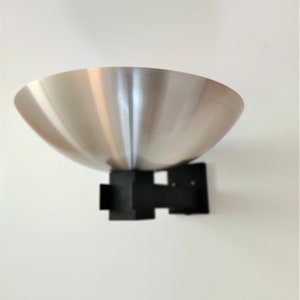 Illuminate your space in retro style with this Raak wall lamp, type c-1674 from the 1960s. A perfect mix of design and nostalgia.