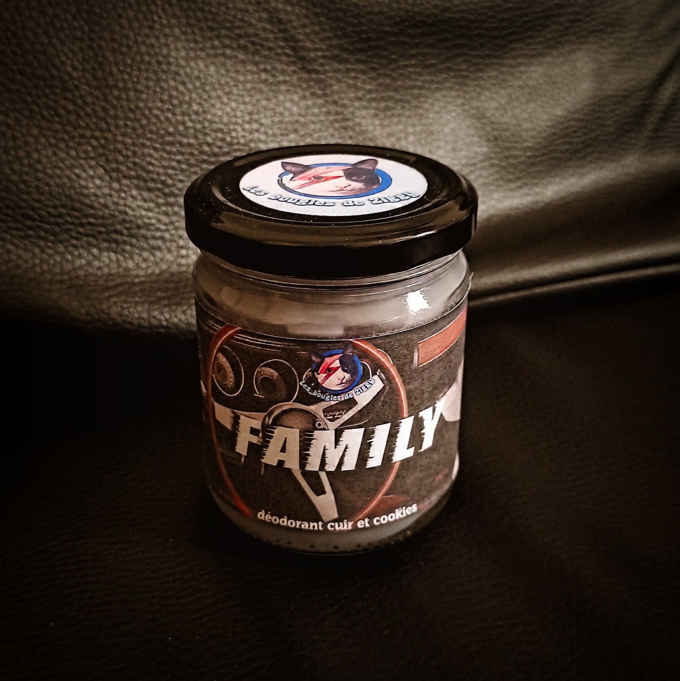 Bougie Family Inspirée de Fast & Furious - Senteur Déodorant Cuir et Cookies